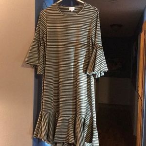 LuLaRoe Maurine size medium